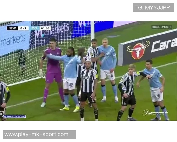 再次被判越位球员精彩长传直入禁区抢射却遭VAR裁判确认无效